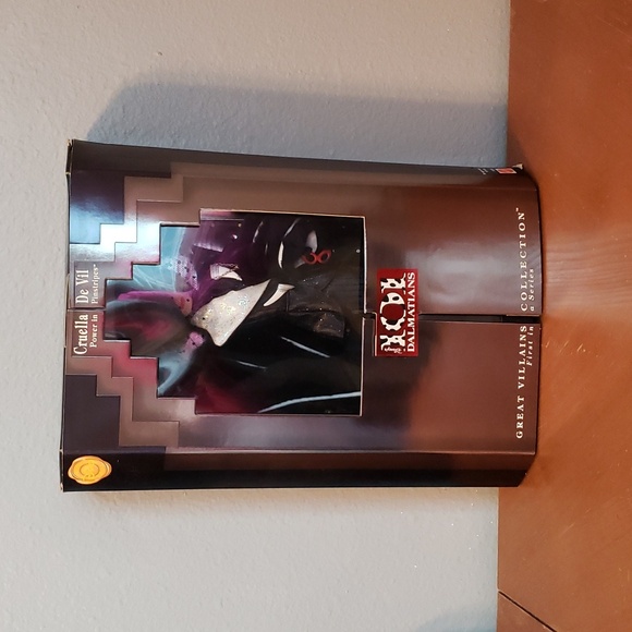 NIB Disney Cruella De Vil Great Villians Collection Power In Pinstripes - Picture 2 of 4
